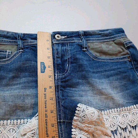 L.E.I. Shorts Womens 9 Denim Jean Camo Crochet Lace Hippie Boho Festival Vtg Y2K - Picture 9 of 11